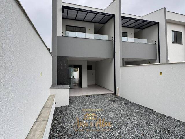 #85 - Casa para Venda em Joinville - SC